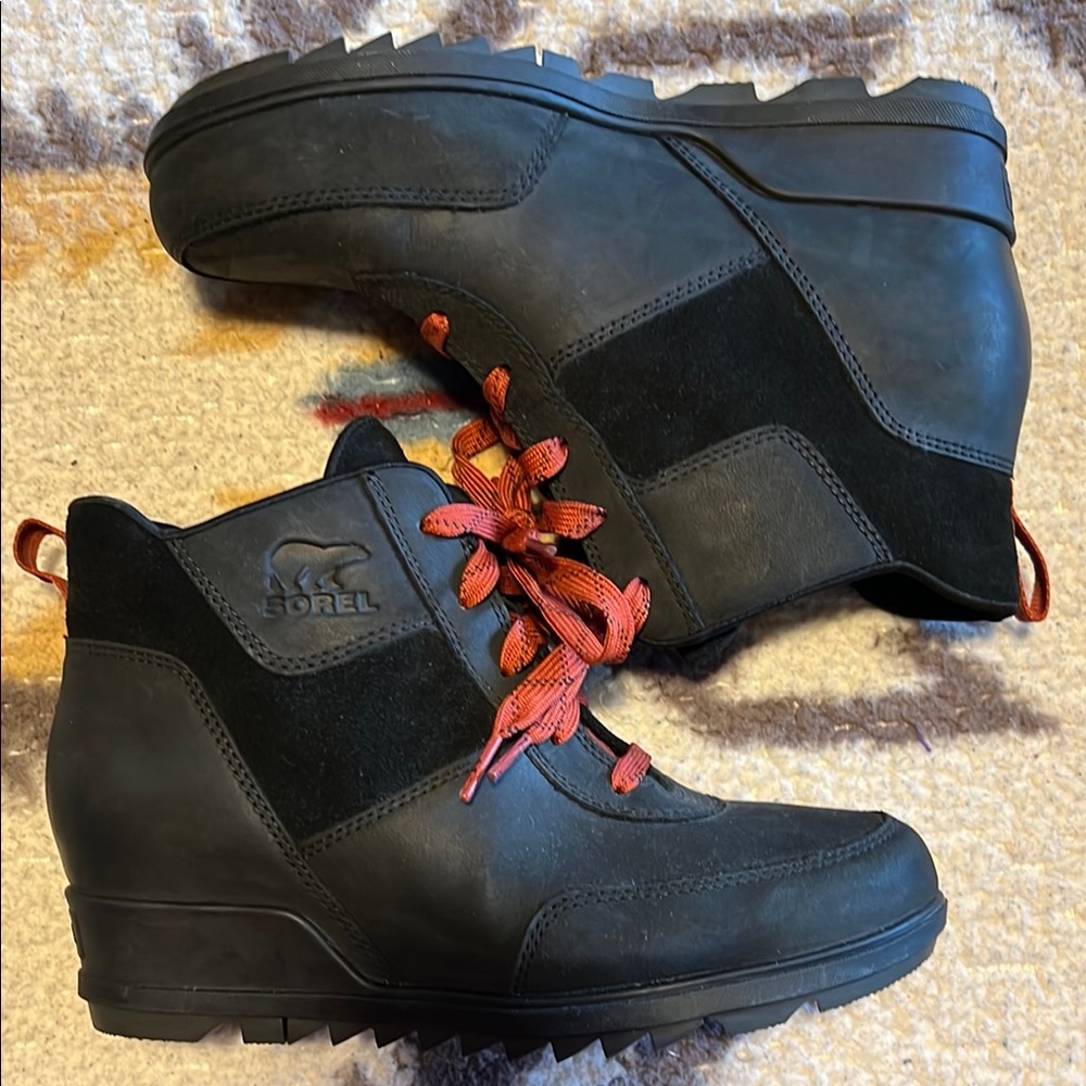 Sorel Black Wedge Boots with Red Laces
